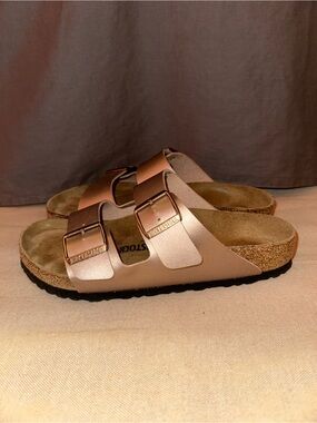 Birkenstock Arizona Metallic Rose Gold Sandals